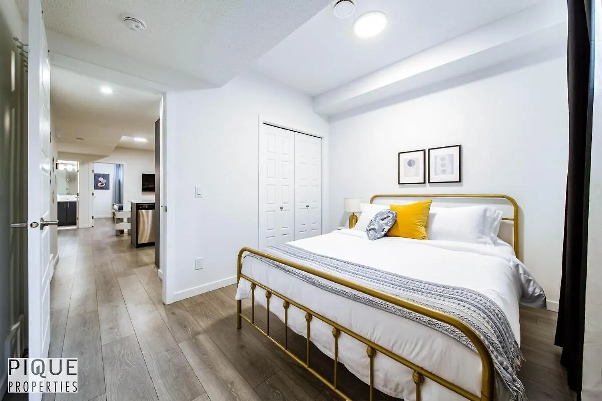 דירה אדמונטון New-The Suite Life-2Bd-King Bed-Wem & Yeg Airport